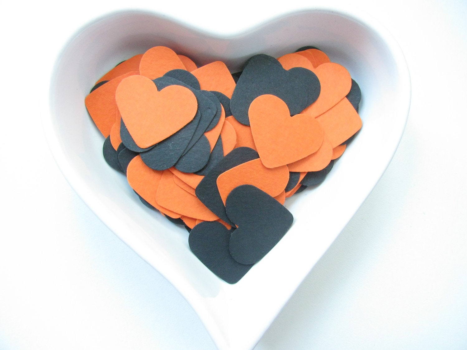 Confetti - 100 paper hearts - Black - Orange - Halloween party  - Decor - Home decor - Spring - Summer - Wedding - Flavors - Dark