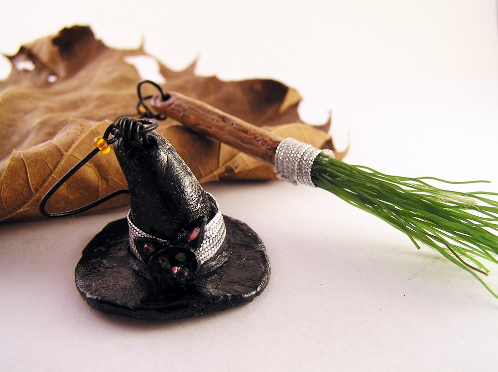 Halloween earrings. Witches hat and broom earrings. Spooky Halloween jewelry - TheAmethystDragonfly