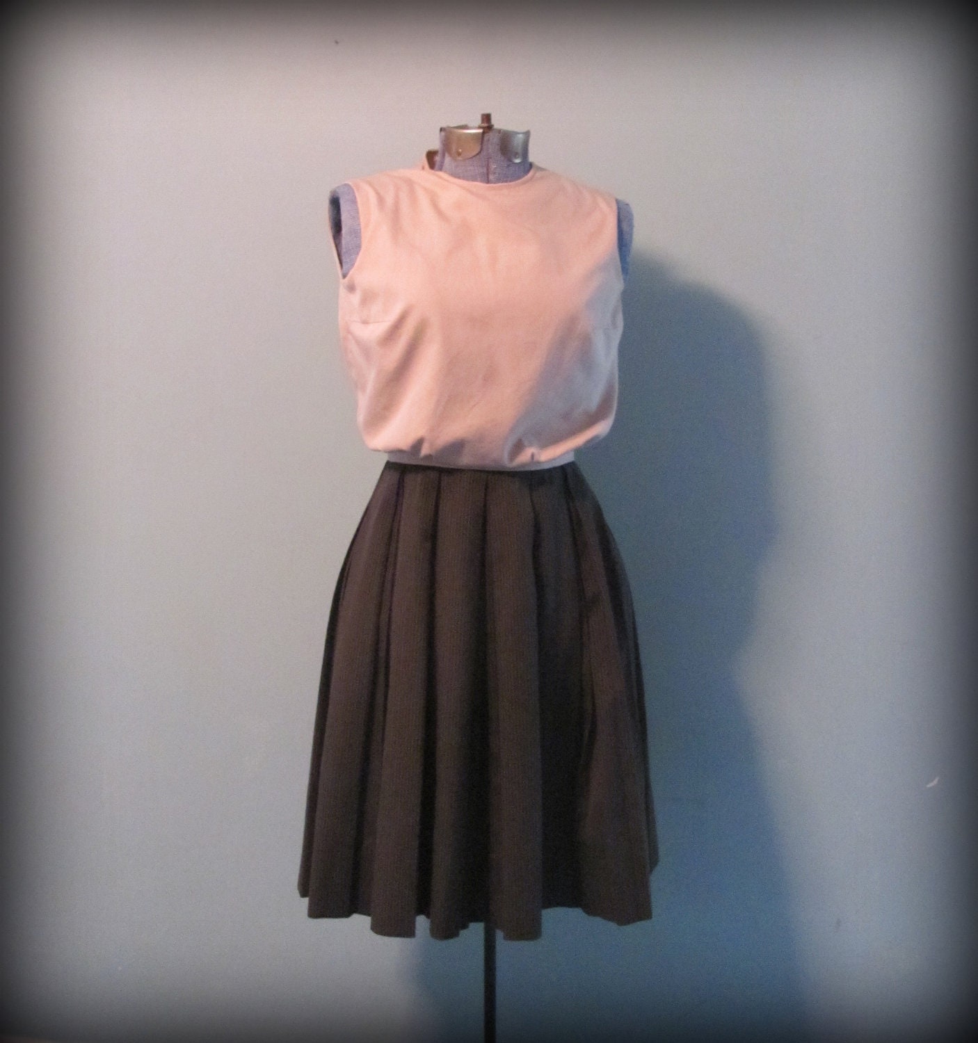 Vintage 60s Womens Tan and Grey Pleated Skirt Dress by California Girl Inc. size Small