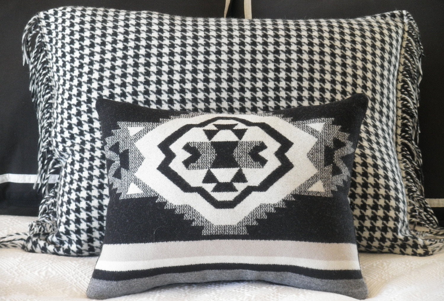 Black and white houndstooth pillow cover, hip yet classic Pendleton wool fabric, fringe edges, zipper closure, 22 x 26