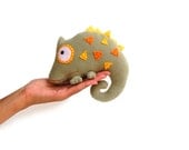 Chameleon soft toy kids khaki green woodland creatures - RomeoShop
