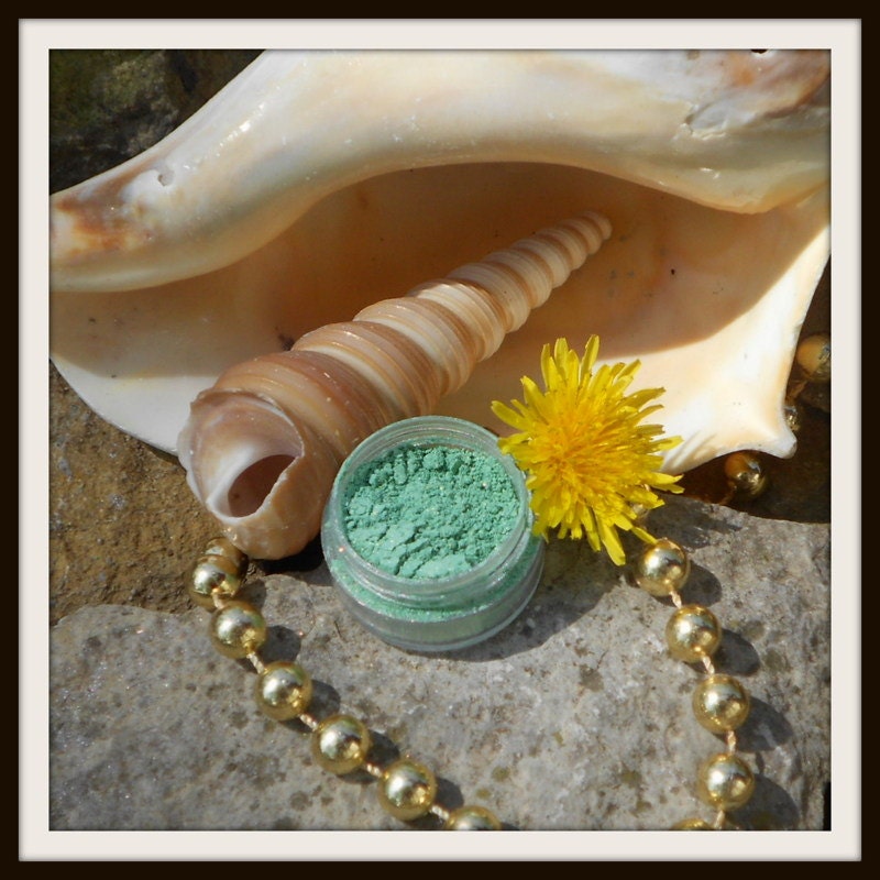 Shimmering Season of Green Eye Shadow
