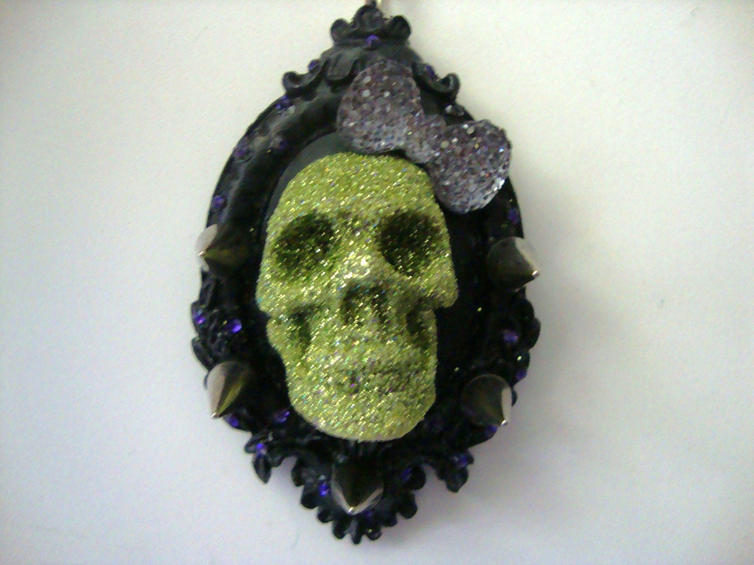 Spiked skull necklace