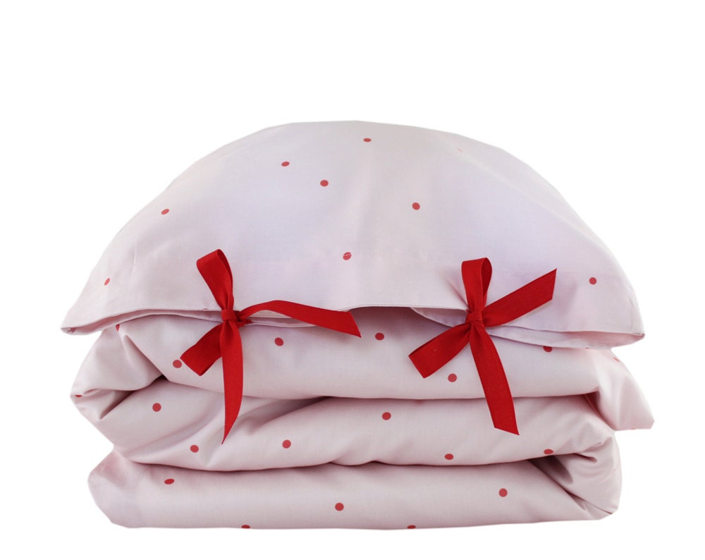 ORGANIC Toddler Bedding set - Dotty - pink background, red dots print