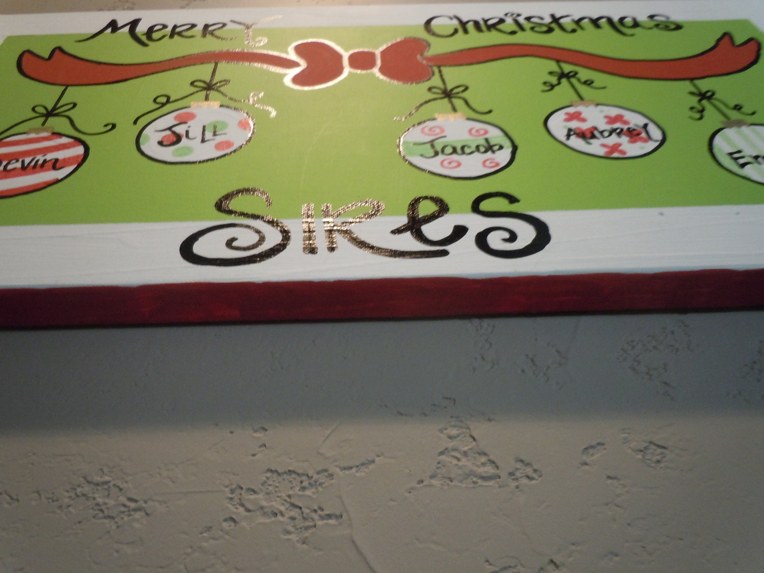 Hand-painted and personalized Christmas canvas for your family