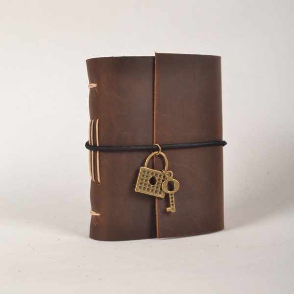 Leather journal handmade,blank notebook,diary,vintage journal,travel diary,mini journal,dark brown,vintage lock and key,unique gift