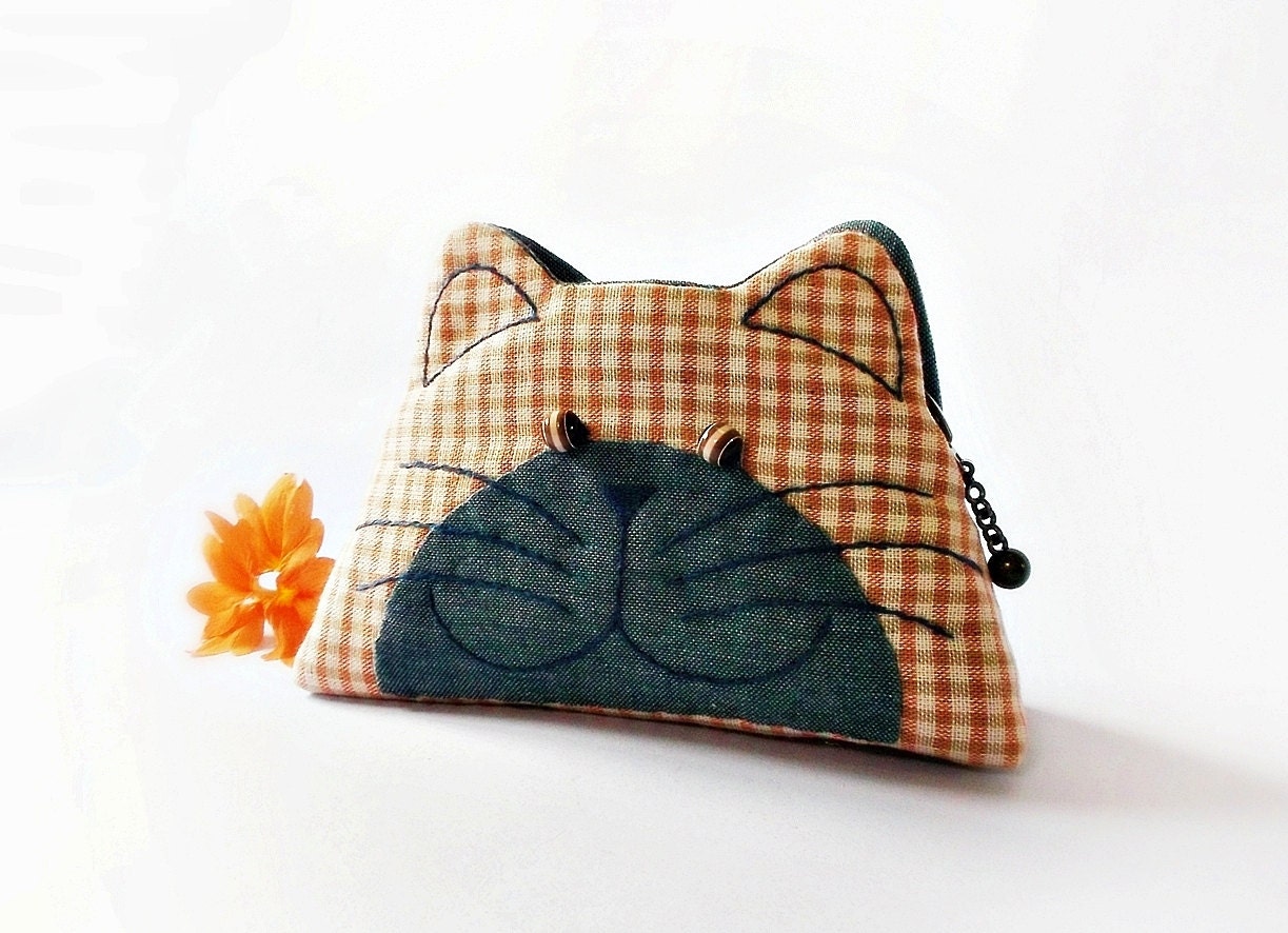 Cat purse / Cat zipper purse / Cat coin purse / Hand embroidery / Gift bag / Small bag zippered - Made to order