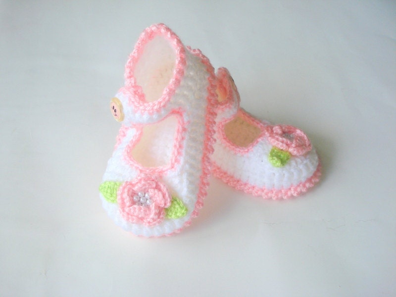 Baby Booties, white pink flowered  baby shoes, crochet baby sandals booties 6 to 12 months, crochet baby shoes, baby socks, knitted slippers