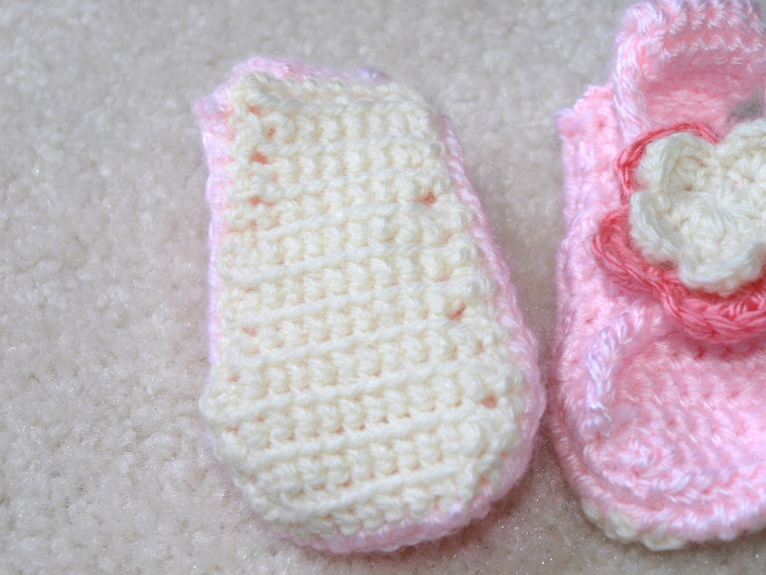 pink and white crocheted baby sandals- baby girl accessories- flower sandals