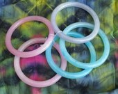 vintage set of 5  pastle colored 1980s/1990s bangle bracelets