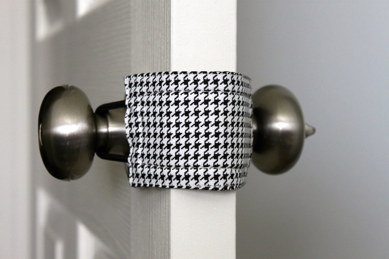 Latchy Catchy  in B&W Houndstooth (Patents Pending)