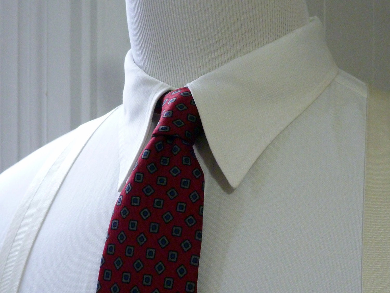 Vintage Brooks Brothers All Silk Geometric Ancient Madder Foulard Pattern Trad / Ivy League Neck Tie. Made in USA.