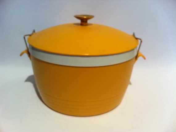 Vintage Sunfrost Therm o ware yellow casserole storage container with lid.