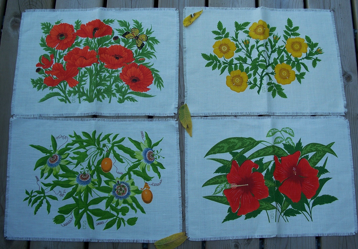 Vintage set of Four Flowered Place mats / Wall Hangings