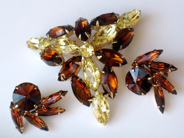 Golden Yellow Brooch and Earrings Set Yellow Brown Vintage High Fashion Possible Juliana Collectable Jewelry Golden Amber