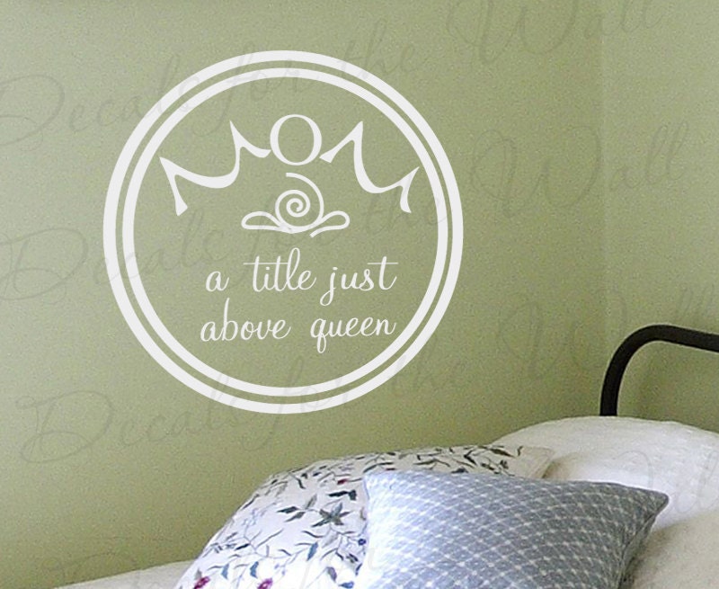 Mom Title Just Above Queen Love Home Mother Family Decorative Vinyl Quote Design Art Wall Lettering Decal Saying Sticker Graphic Decor F59