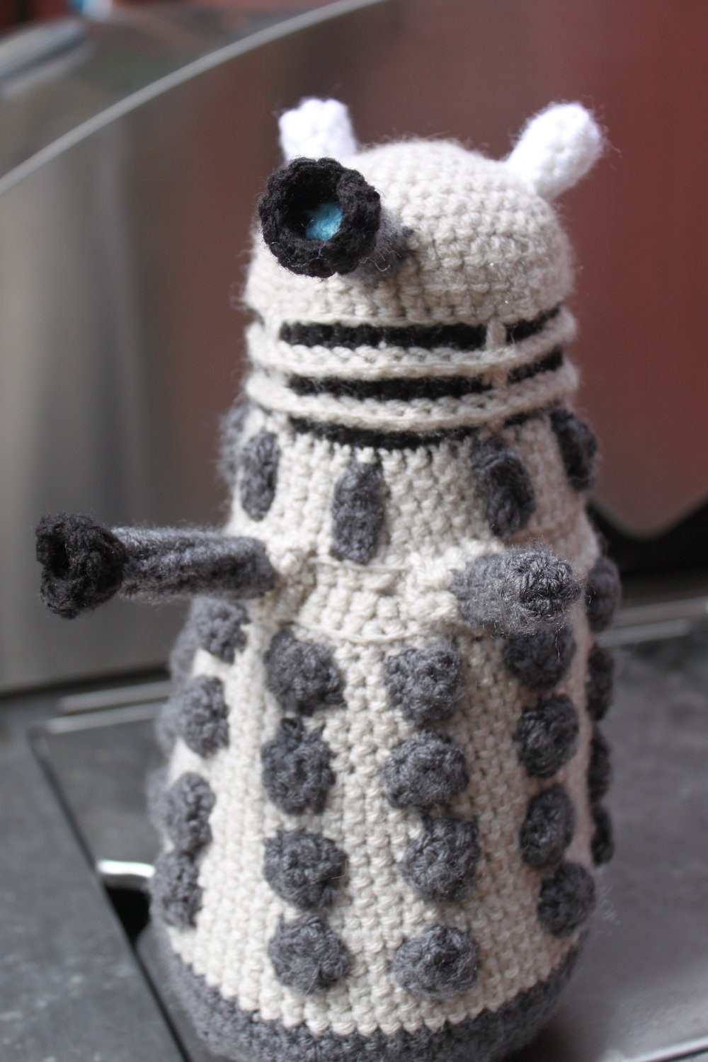 The Oncoming Storm: Dalek inspired Wristers Pattern PDF 