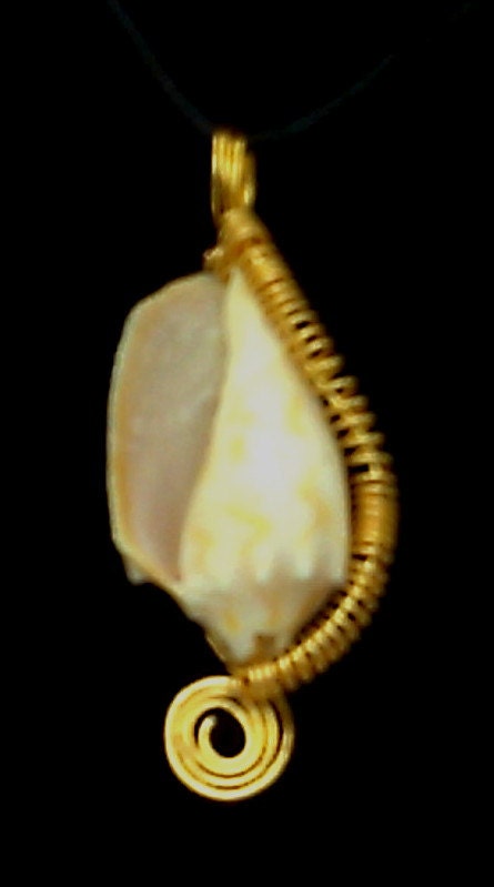 Shell Pendant Gold Coiled Wirework
