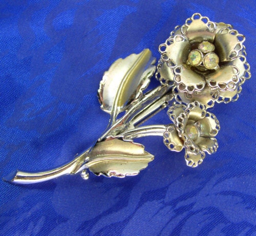 Vintage Silver-Tone AB Rhinestone Laced Edge Flower  Brooch Pin Leaves Stem Aurora Borealis