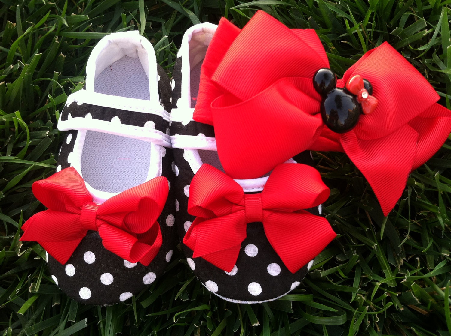 MINNIE MOUSE SET - Minnie mouse shoes - Minnie Mouse headband - Red Bow - Christmas gift -  Newborn - Size 0-6m or 6-12m