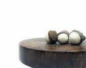 Needle Felted Wool Acorns, Natural Home Decor, Bowl Fillers , Woodland Decor set of Six Acorns White Glitter Snow Colors