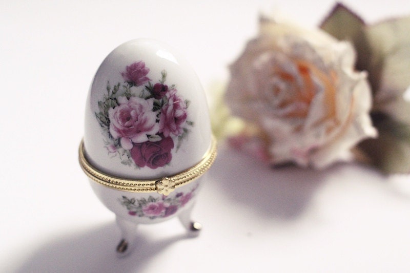Vintage Style Porcelain Jewelry Box / Rose Illustration Jewelbox / Vintage Inspired, Jewelry Box, Wedding Gift, Wedding Souvenirs