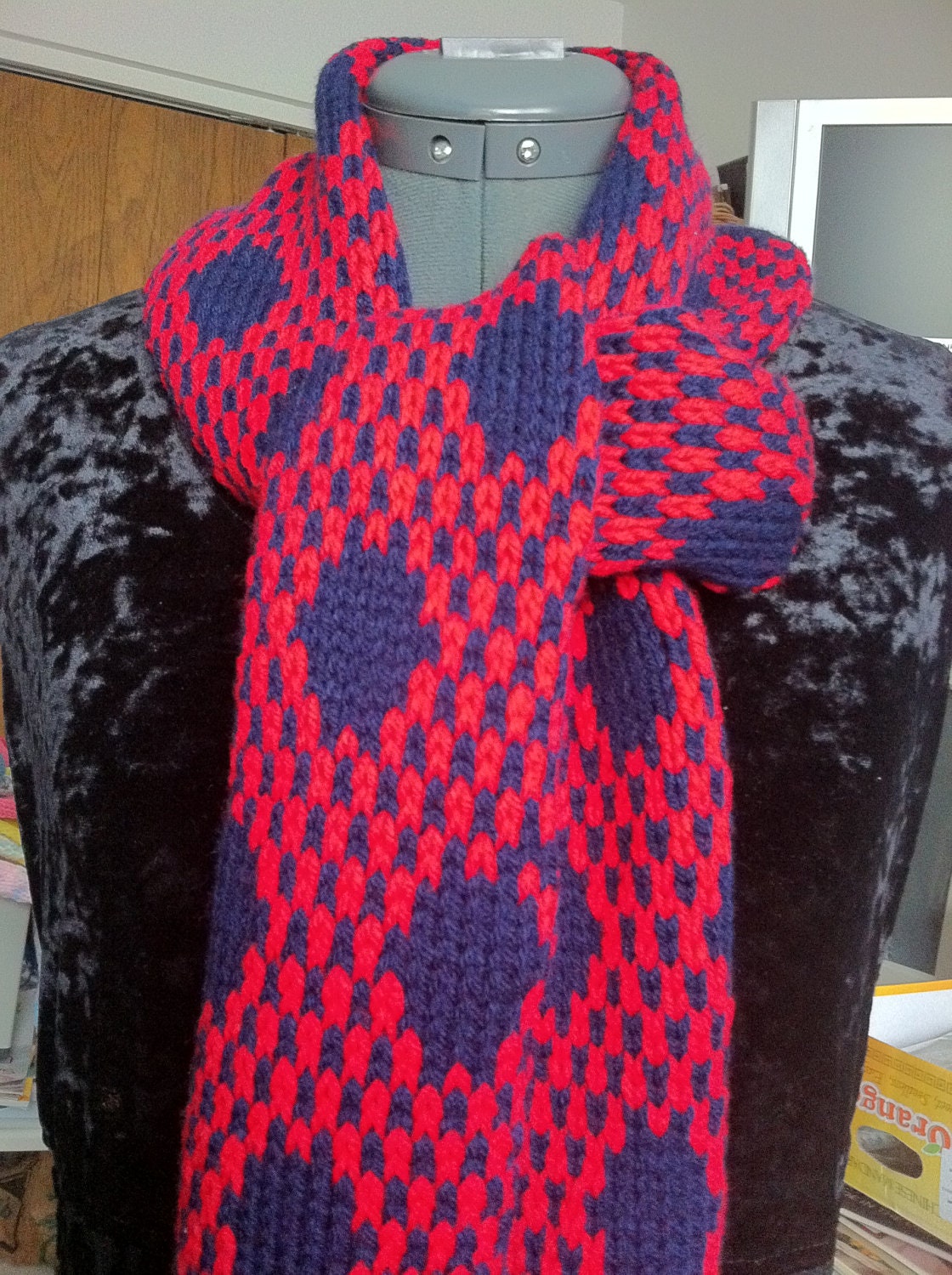 Diamond Pattern Knit Scarf