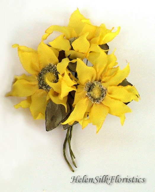 Yellow Sunflower brooch, yellow boutonniere, yellow flower accessory, gift for mom, gift for sister