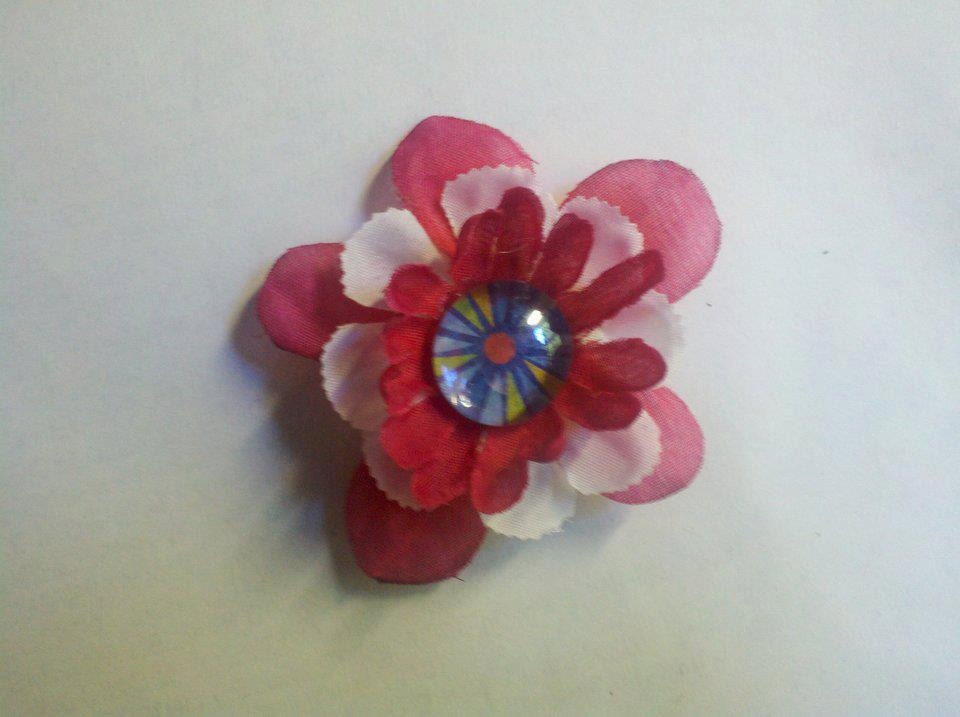 Silk Flower Magnet: Pink and White 3 dimensional flower with kalidescope glass marble center