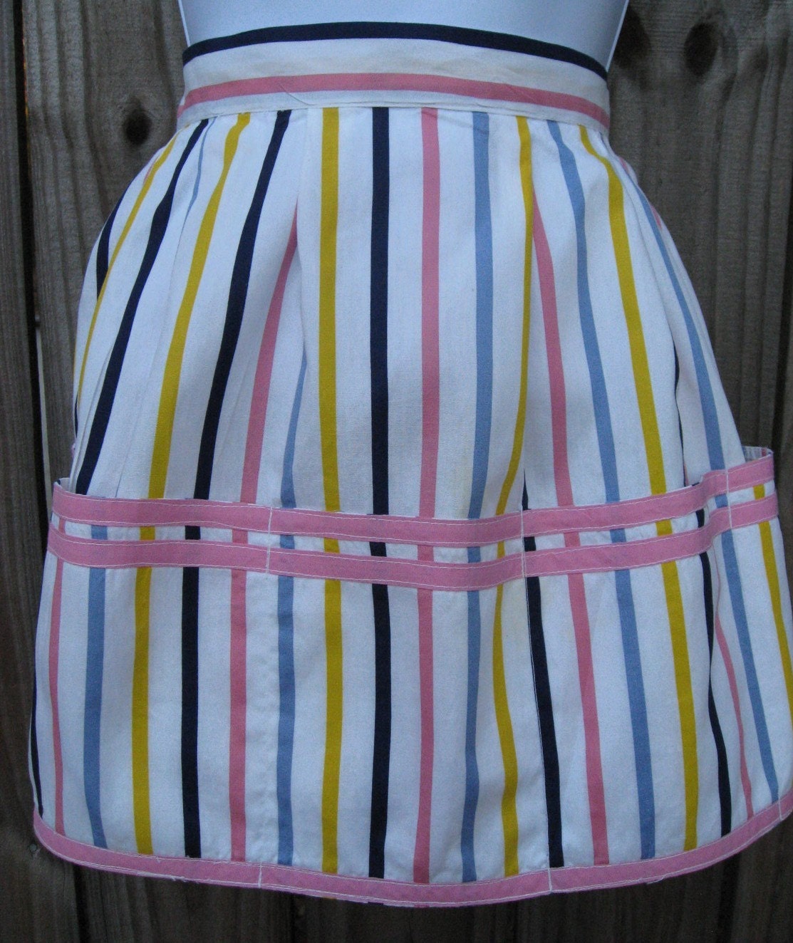 Vintage Apron - Candy Stripe with Big Pockets - Clothes Pin Apron