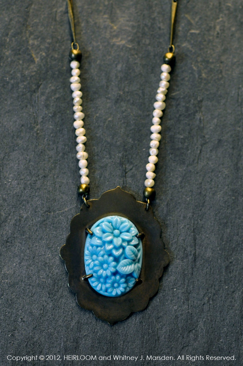 Parfum de Fleurs Necklace: Blue/White