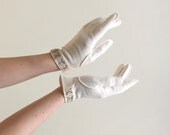 Vintage Rhinestone Gloves - Crescendoe Ivory White Pearl Beaded Gloves