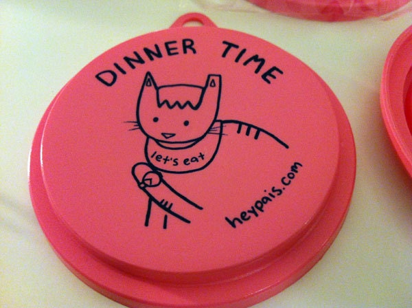Hey Pais reusable plastic food lid--fits three sizes of cans for pet food or human food