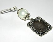Wedding bouquet photo frame charm. White shell pearl.