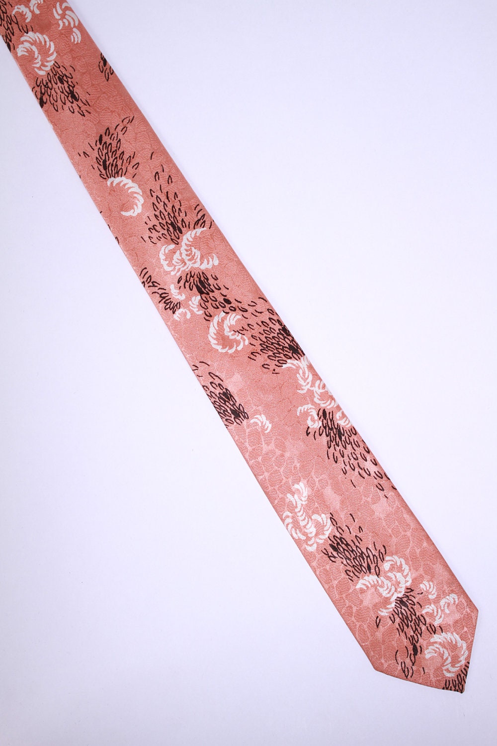 Vintage 1950s Shiny Satin Brocade Tie in Peach with Black and White