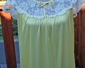 Vintage yellow nightgown size medium 36