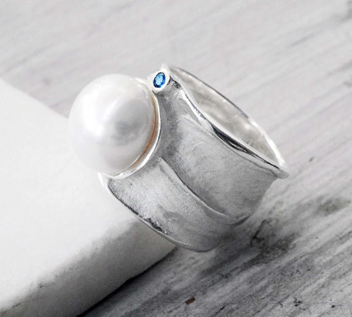 Big Sterling Silver Ring, White Pearl Navy Blue Sapphire Ring, June Birthstone Statement Ring, Glamorous Bijoux, Wearable Art, Size 7