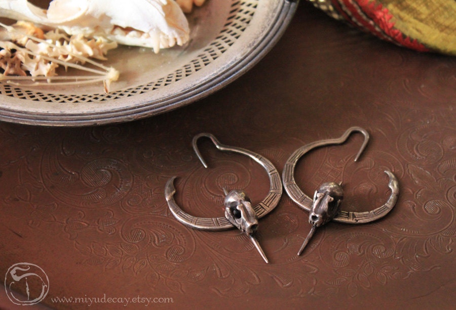 Miyu Decay Gauged Crescent Bat Hooped Earrings