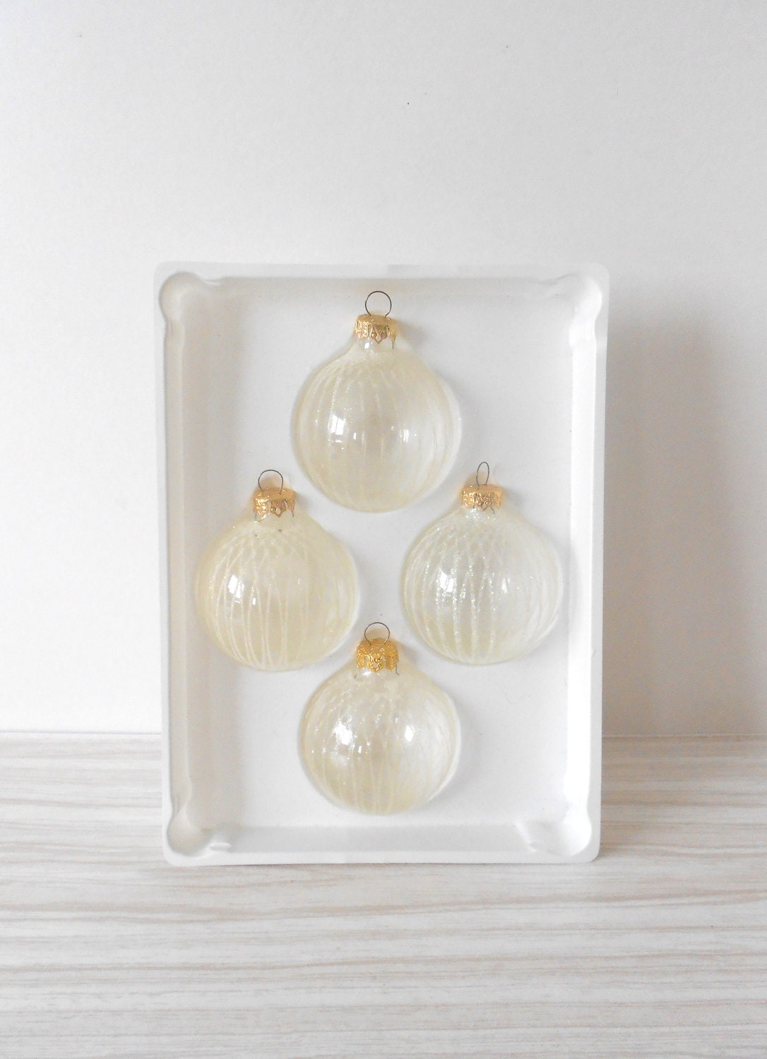 white christmas glitter glass ball ornaments // set by simplychi