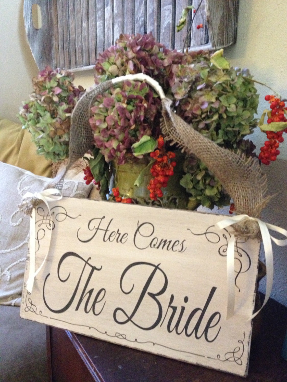 Here comes the bride sign - for that shabby chic, rustic wedding - handpainted 14x8