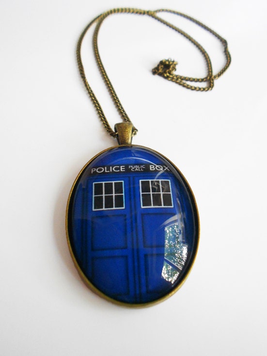 Doctor Who Tardis Glass Cameo Necklace