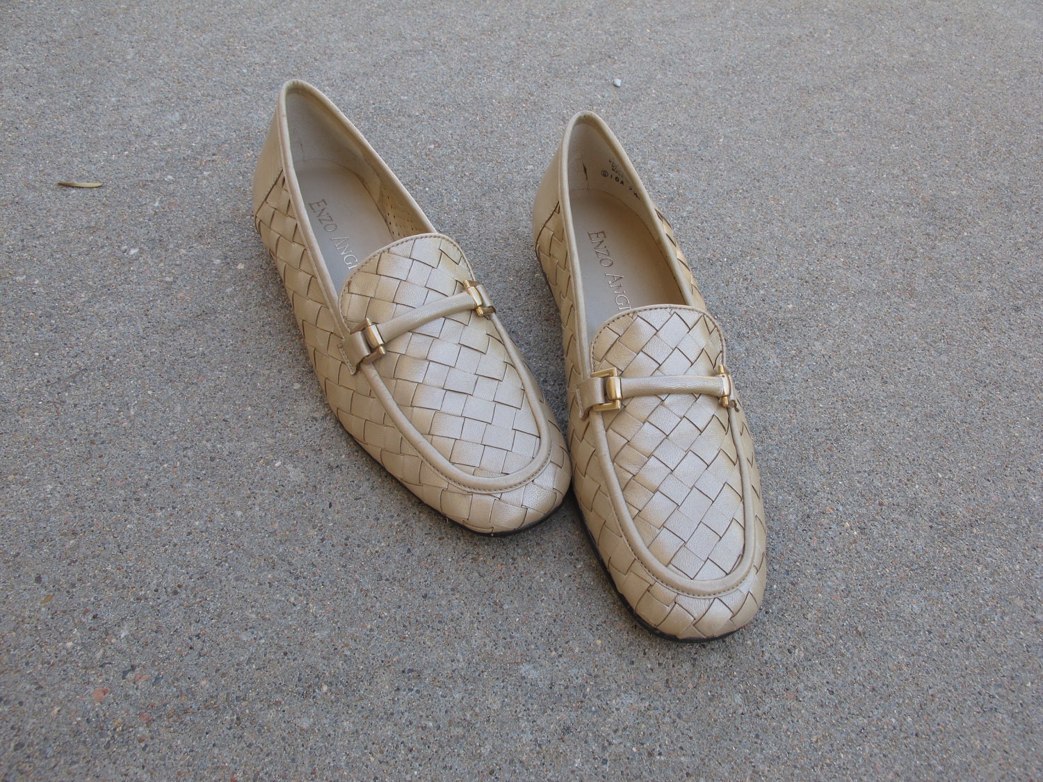 Enzo Angiolini pearl white leather woven flats woven loafers gold buckle 7 7.5 creme cream slip on