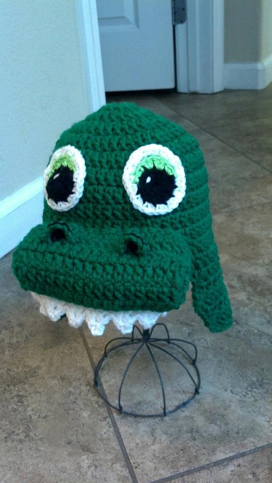Alligator Dinosaur Beanie PDF pattern