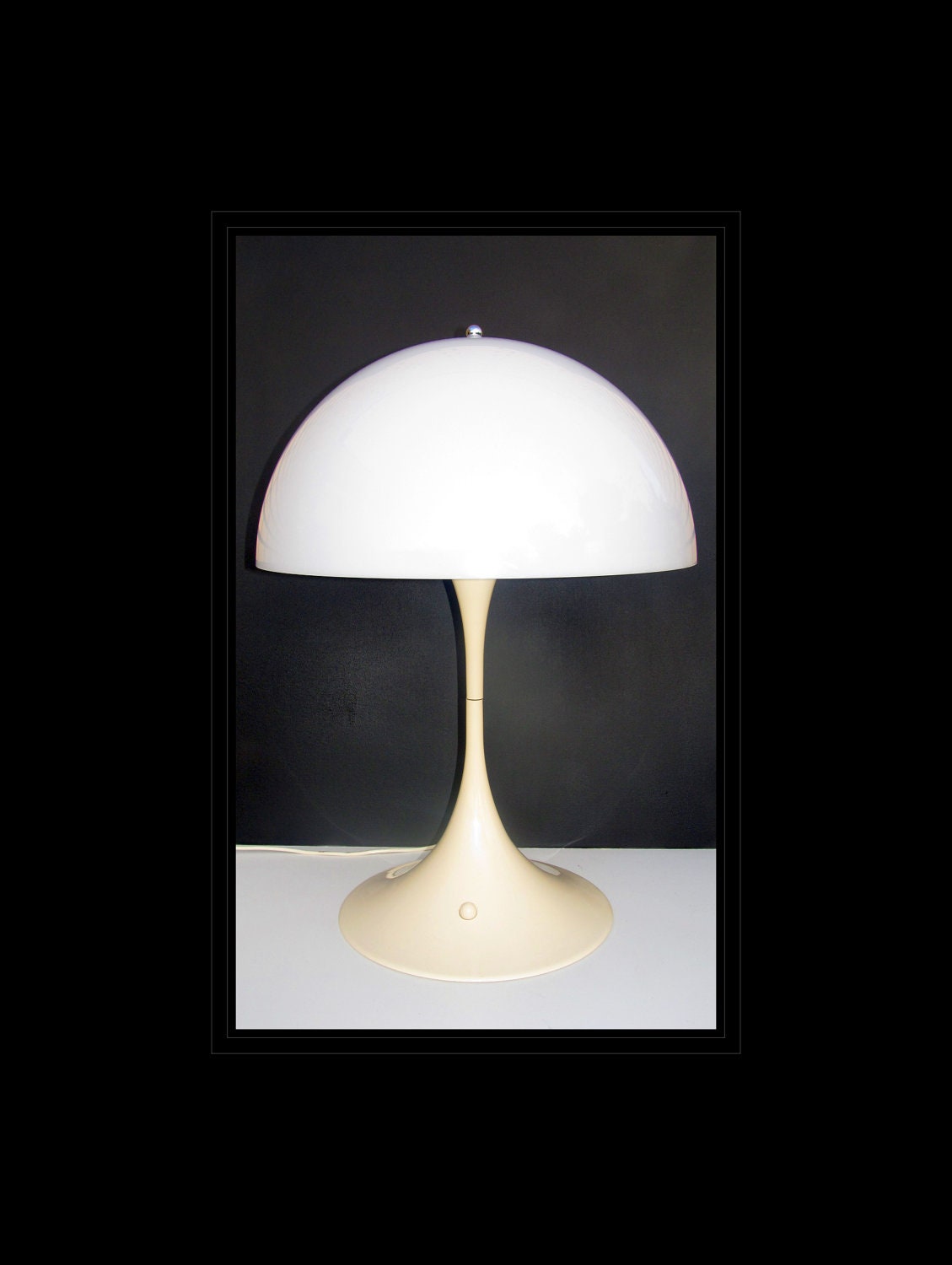 Panthella Verner Panton table Lamp for Louis Poulsen Denmark, The original 1970s with light switch at the bottom