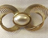 Vintage Hair Clip, Repurposed Jewelry, Retro Pin, Abstract Shape, Pearl Center