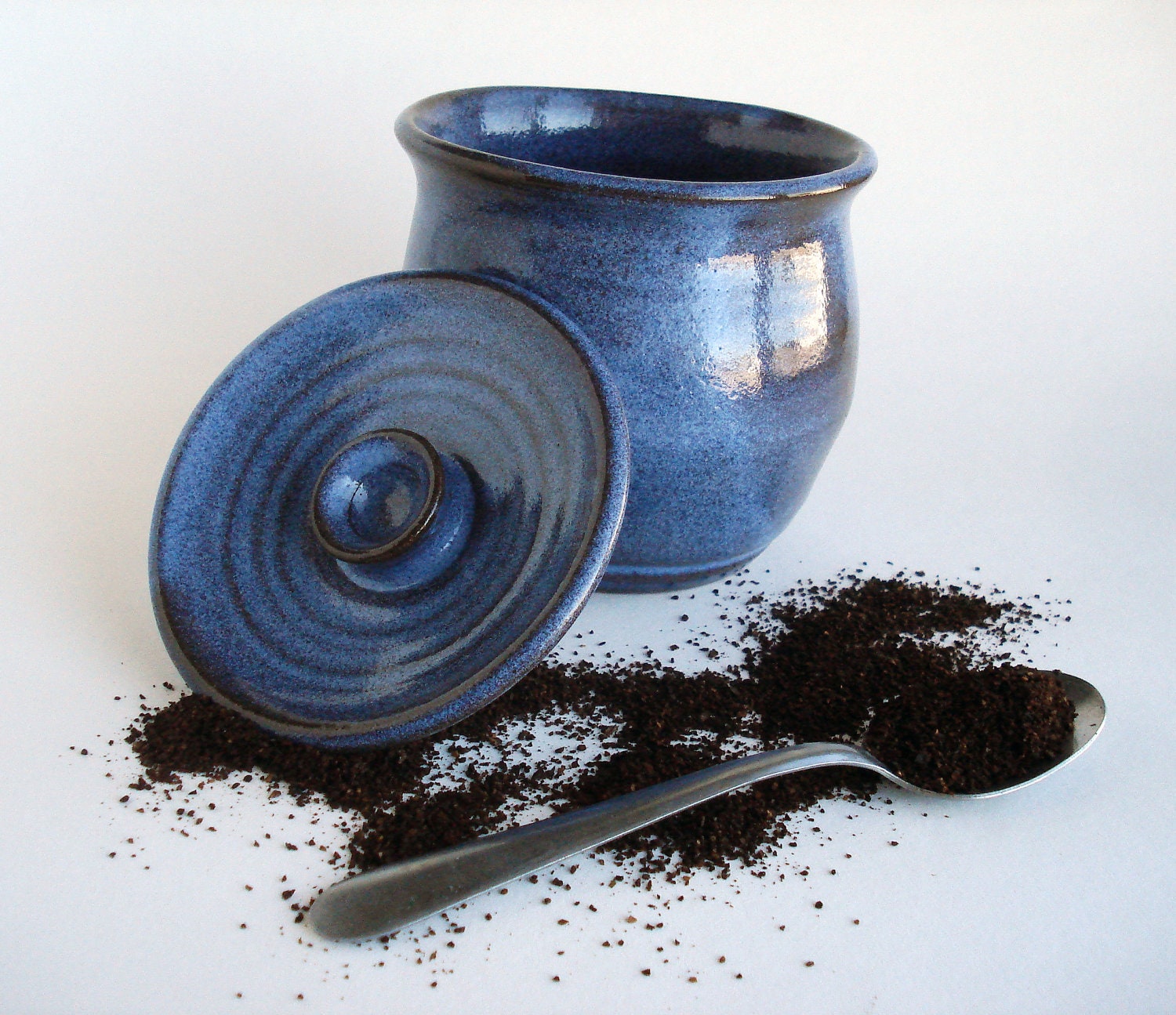 Kitchen jar or jewelry box: Blue glazed stoneware pot
