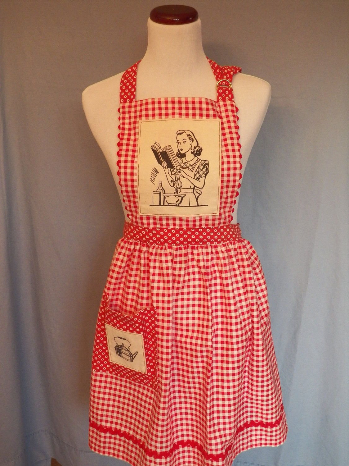 Retro 50's housewife bib apron in vintage gingham