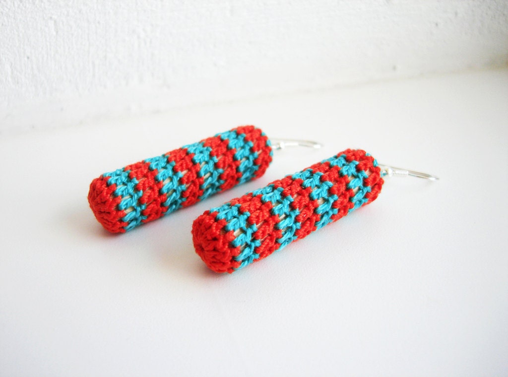 Stripped Funky Dangle Earrings in Trendy Cylinder Shape, Geometrical