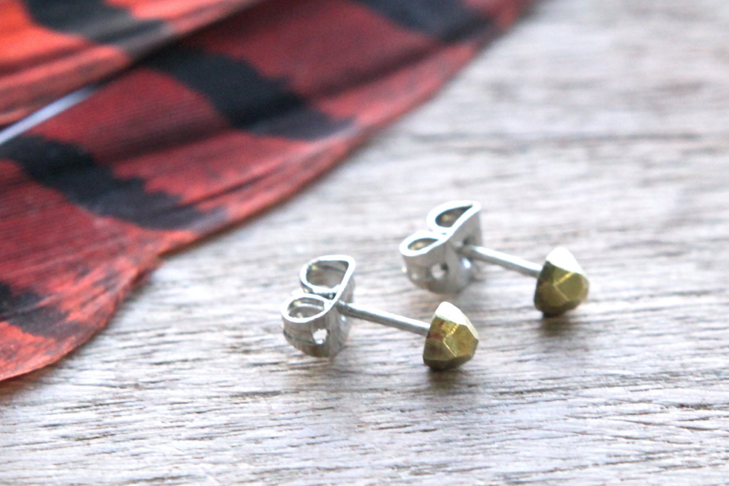 the Faceted stud