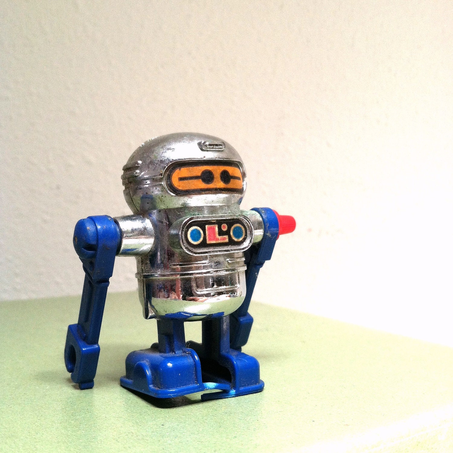 1979 Tomy WIND UP ROBOT Toy / Blue and Silver